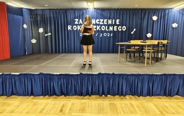 Przedstawicielka klas &oacute;smych żegna całą społeczność szkolną