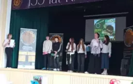 Uczniowie prezentują swoje prace konkursowe