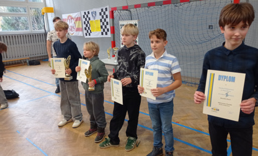 Reprezentant naszej szkoły odbiera nagrodę