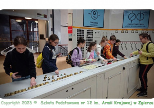 Uczniowie klasy 4c podczas zwiedzania EC1 w Łodzi