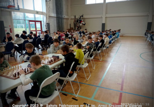 Hala MOSiR w Zgierzu - uczniowie naszej szkoły podczas rozgrywek szachowych